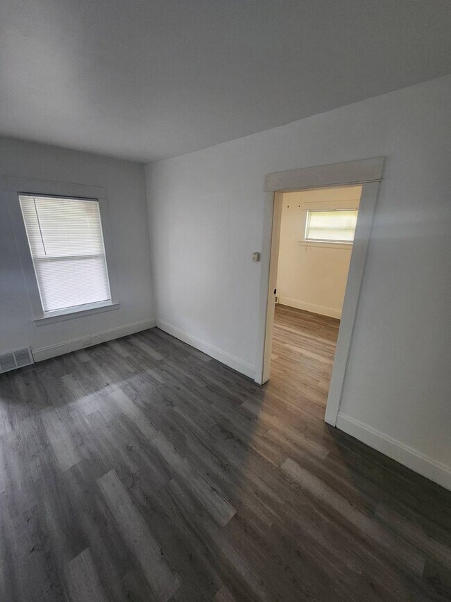 Building Photo - 13302 Ferris Ave