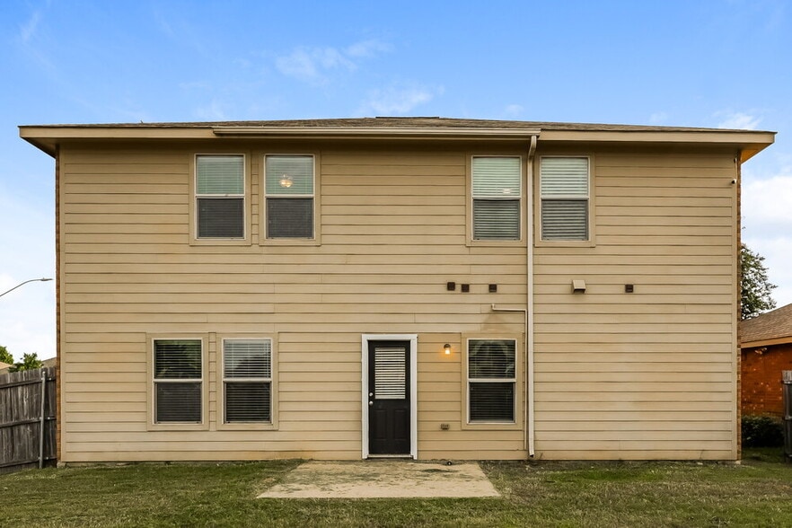 Building Photo - 1600 Chivalry Ln