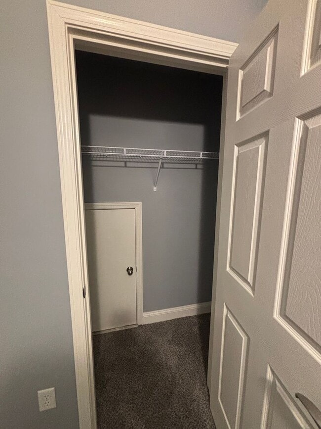 Building Photo - Charming & Spacious Three Bedroom, Two Bathroom Single Family Home