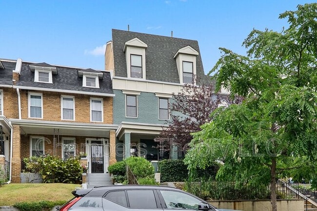 Primary Photo - 1228 I St NE