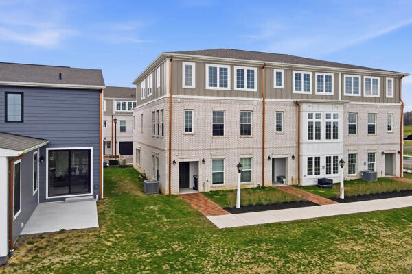 Building Photo - 104 Founders St