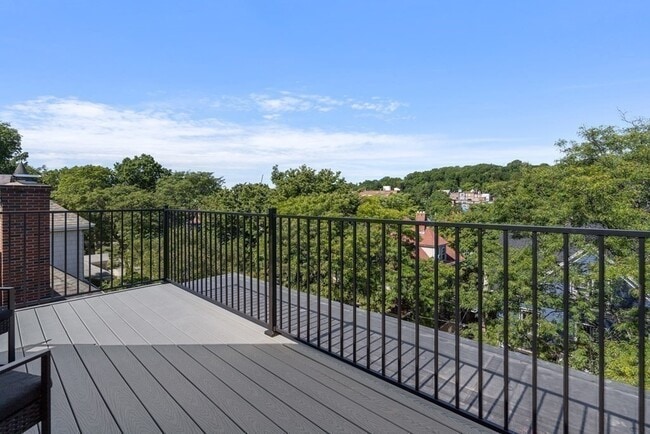 Building Photo - 89 University Rd