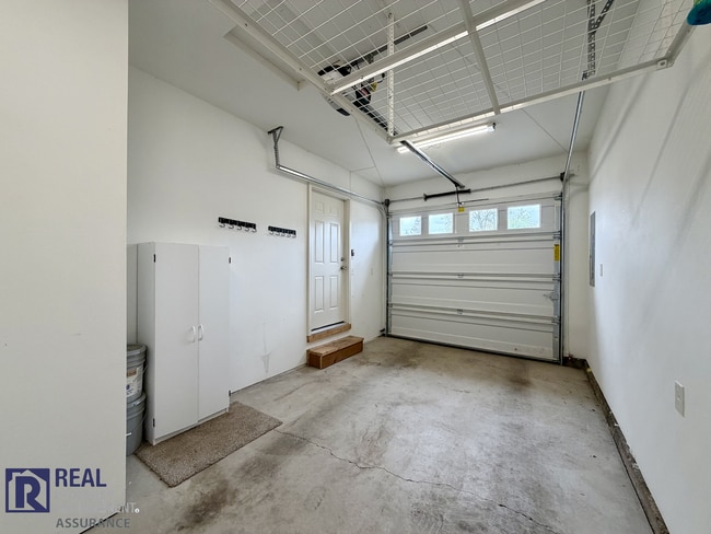 Building Photo - Spacious & Modern 3BR/2BA Home in Quiet Hillsboro Neighborhood