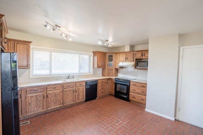 Building Photo - 4132 E 48th Pl