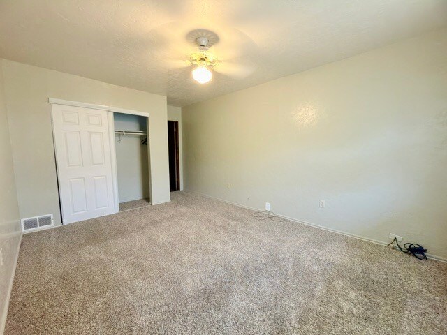 Building Photo - 5810 NW Oak Ave