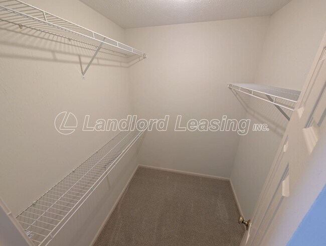 Building Photo - Well-Maintained Ranch in Pin Oak Preserve with Fireplace & Den