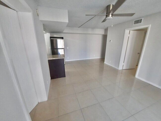 Building Photo - 706 Executive Center Dr