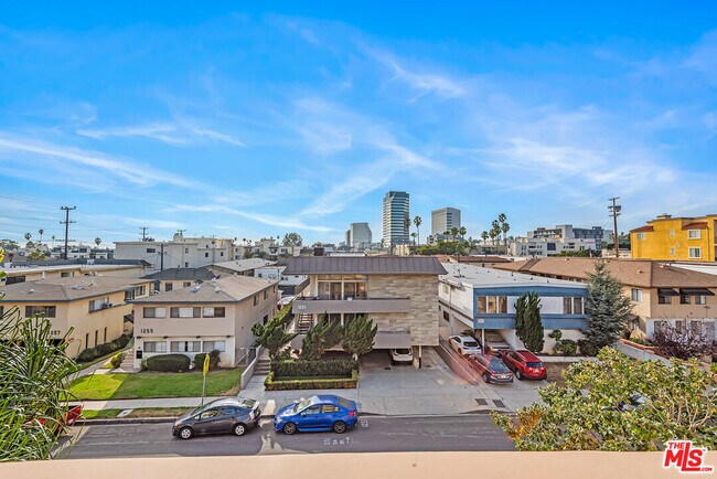 Building Photo - 1246 Armacost Ave
