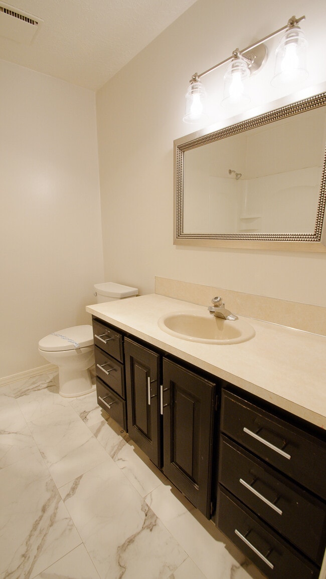 Building Photo - 2455 S Bluff Rd