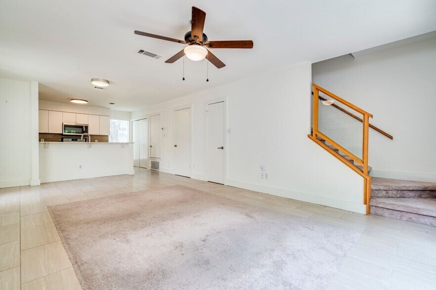 Building Photo - 6901 Old Quarry Ln