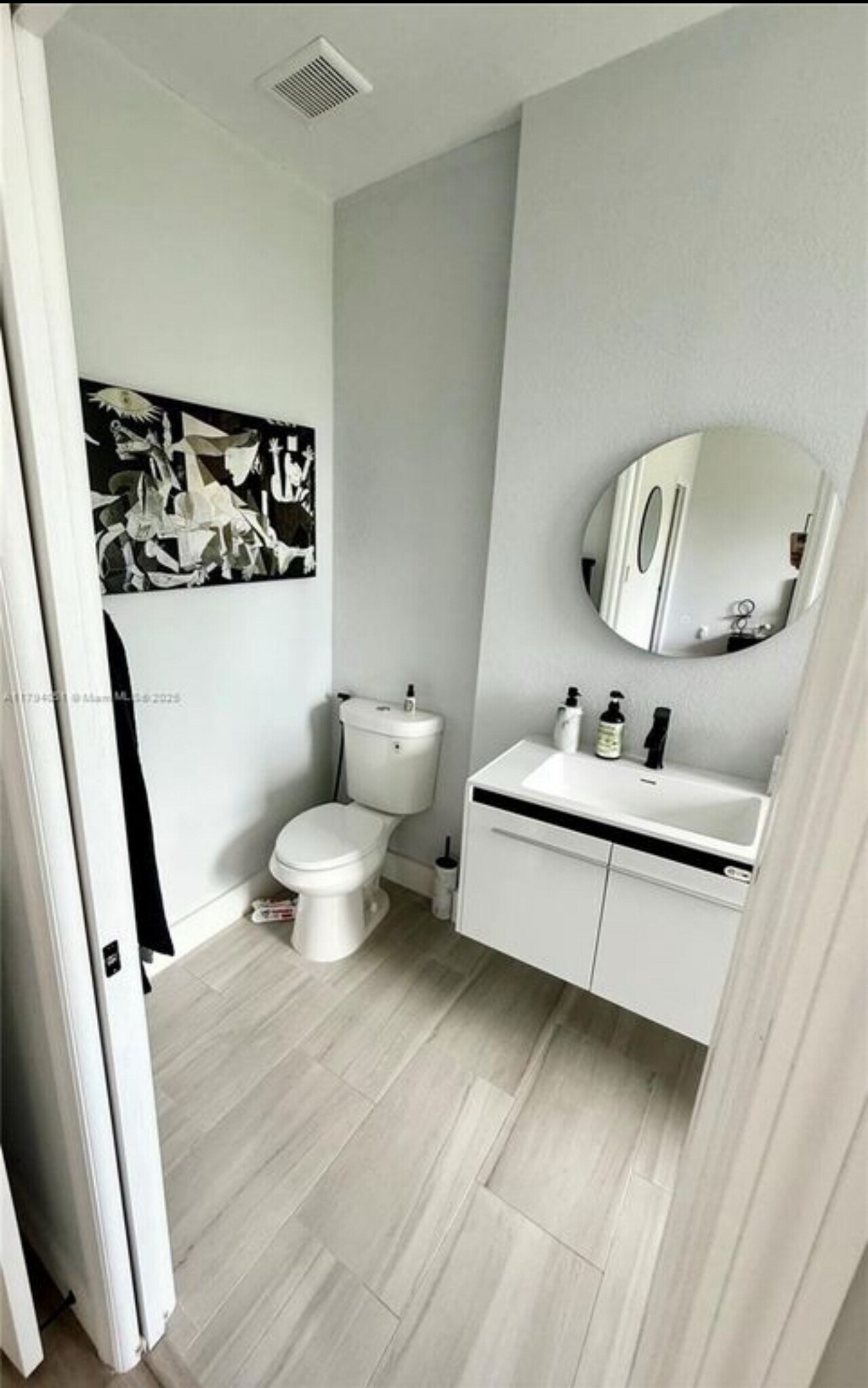 Master bathroom - 1481 SE 25th Ter