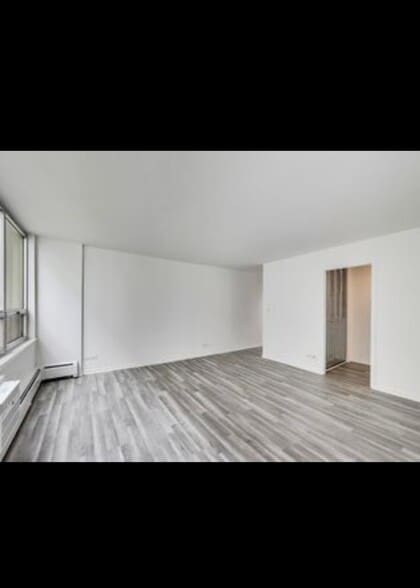 Building Photo - 6171 N Sheridan Rd