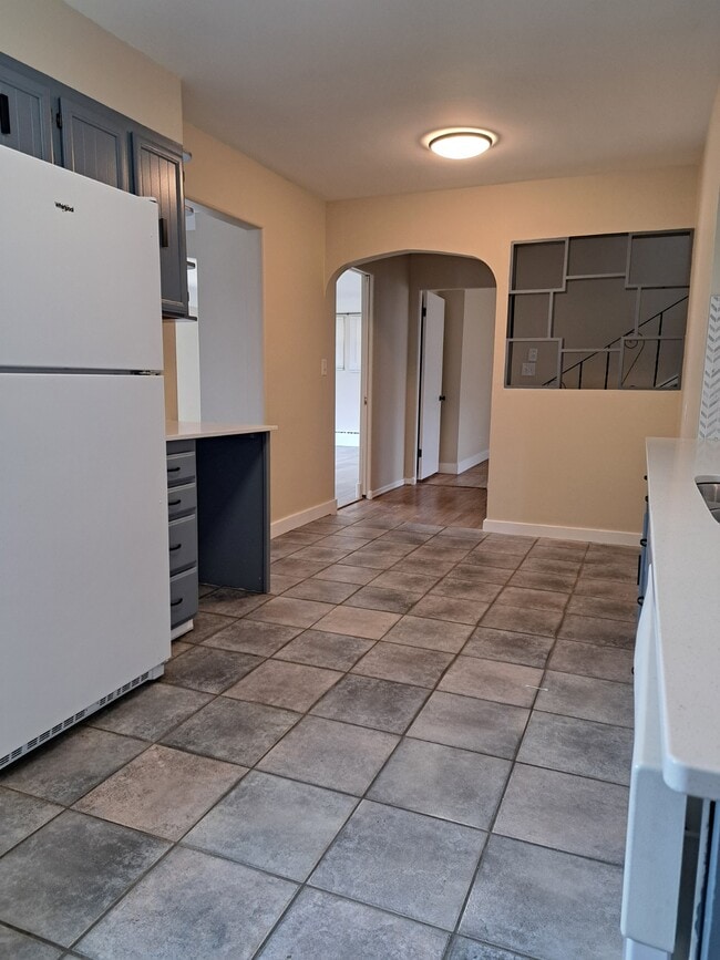 Building Photo - 1029 Yale Ave