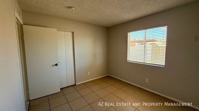 Building Photo - 4502 W Edgemont Ave