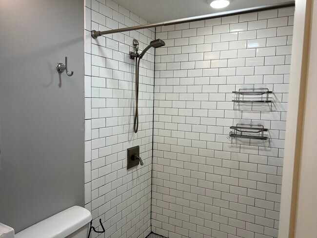 Building Photo - 27 N Margin St