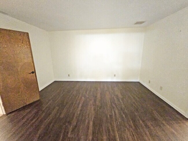 Building Photo - 413 Mt Rainier Pl