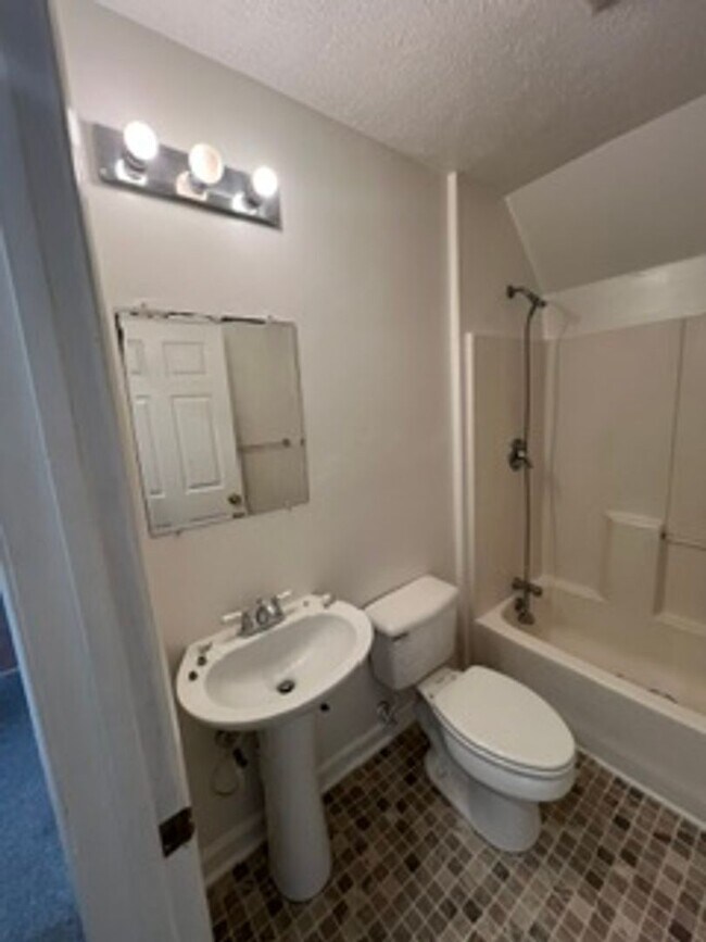 Building Photo - Single family home located in southern Rockbridge County minutes from I81