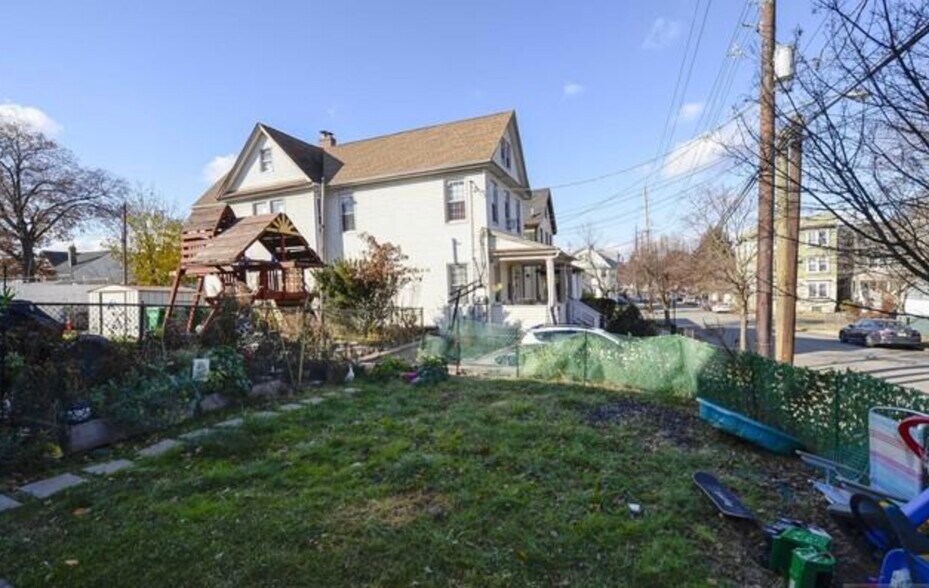 Building Photo - 26 Ella St