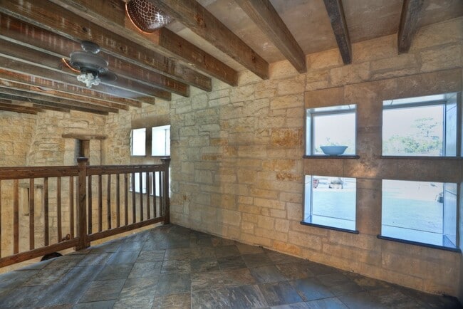 Building Photo - 614 Pine Gully Rd