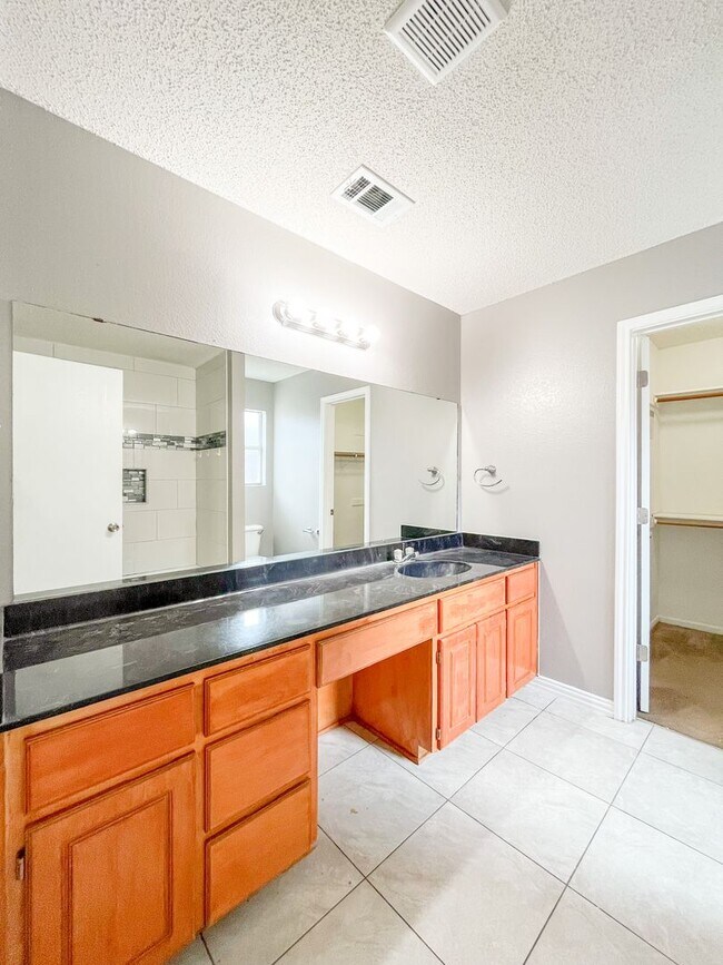 Building Photo - Available NOW!!!! Beautiful 4 bedroom, 2 bath, 2 car garage home with a privacy fenced yard and c...