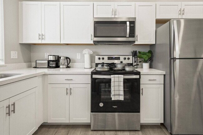 Building Photo - 6612 W Paradise Ln