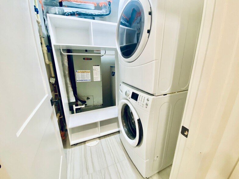 Private Laundry and Wardrobe - 527 Longfellow St NW