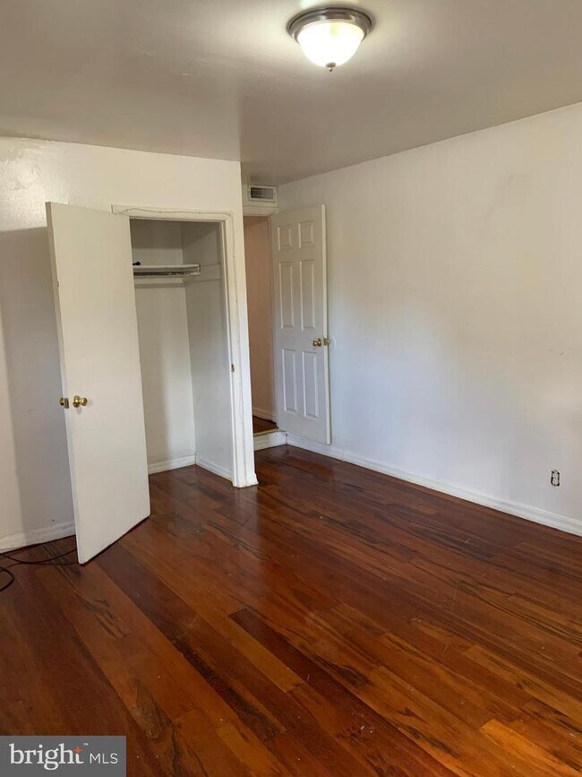 Building Photo - 605 N Carey St