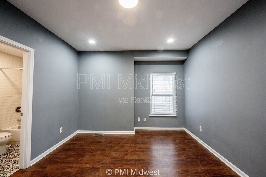 Building Photo - 3159 E Washington St