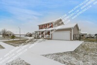 Building Photo - Commuter's Dream!!  3 Bedroom, 2.5 Bathroo...