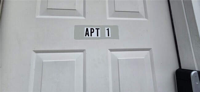 Building Photo - 315 Laurens St