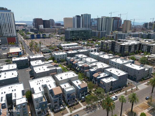 Building Photo - 615 E Portland St