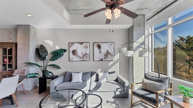 Building Photo - 525 E Jackson St