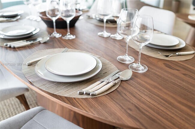 Building Photo - 1331 Brickell Bay Dr