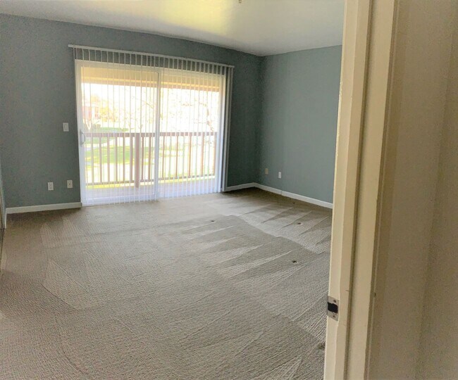 Building Photo - Lovely 2 bedroom PUD in the E Section of R...
