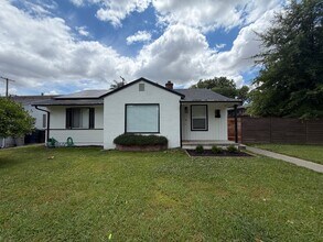 Building Photo - 3 Bedroom | 1.5 Bathroom | Single-Family Home