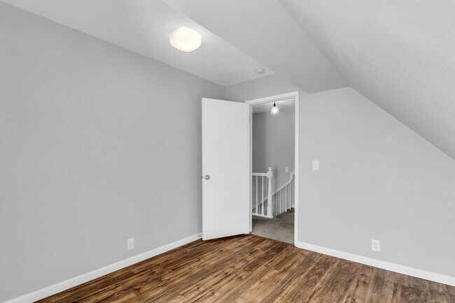 Building Photo - Park Meadows - Brand New Carpeting & Landscaping Included!