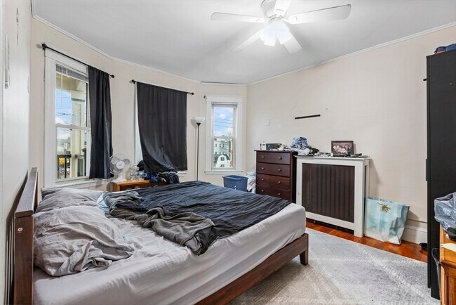 Building Photo - 8 Hallet St