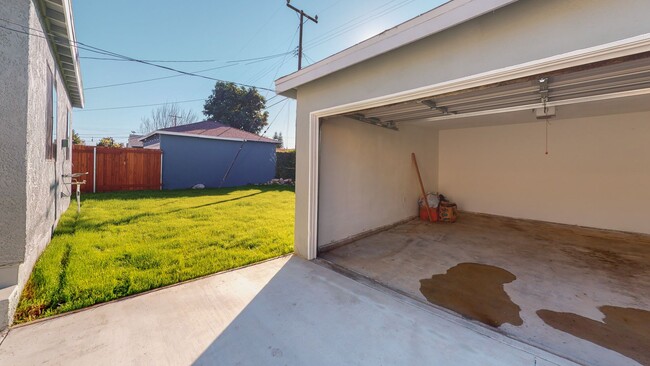 Building Photo - Single Family Home in Quiet Neighborhood.