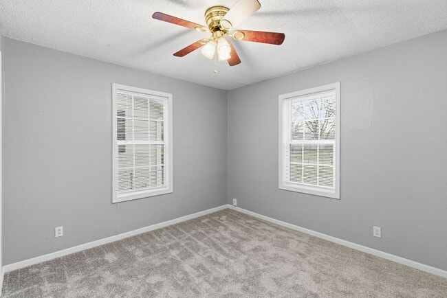 Building Photo - 3 Bed | 1 Bath | FULLY Remodeled | FULLY Fenced Yard | Springfield MO | PETS WELCOME!