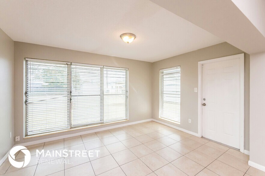 Building Photo - 2471 NW 16th St