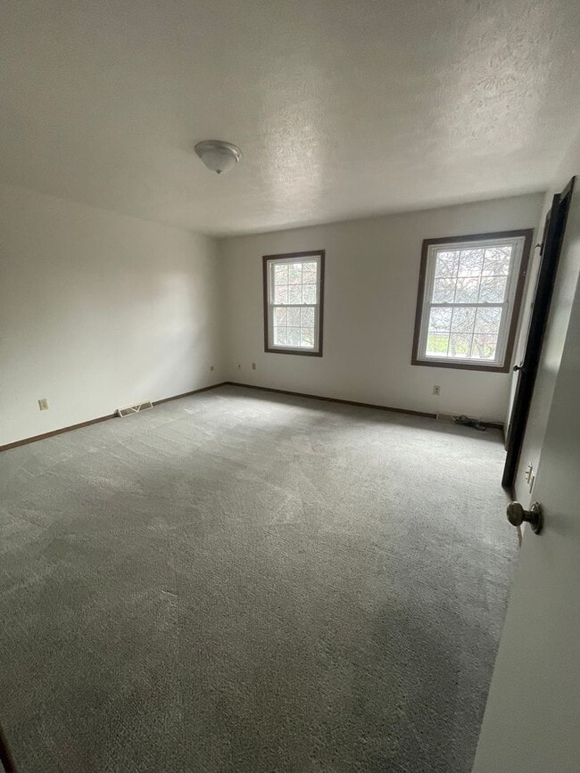 Building Photo - 1376 Red Tail Hawk Dr