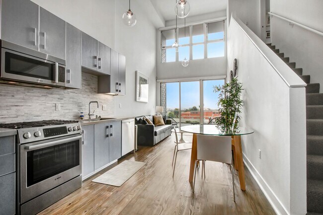 Building Photo - 1168 S Barrington Ave