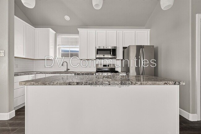 Building Photo - 1204 3rd St