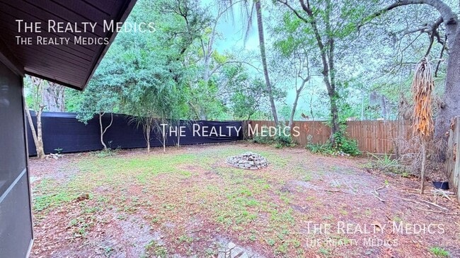 Building Photo - 7909 Richwood Dr