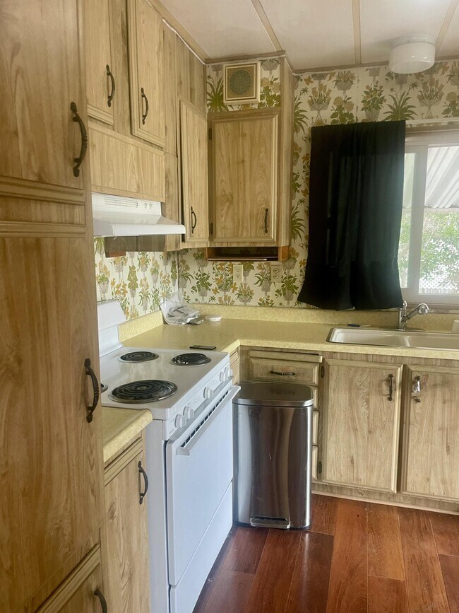 Building Photo - 14777 Palm Dr