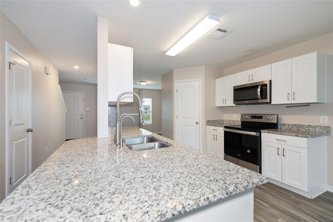 Building Photo - 15621 Briar Forest Dr