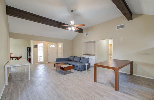 Building Photo - 2707 Planters St