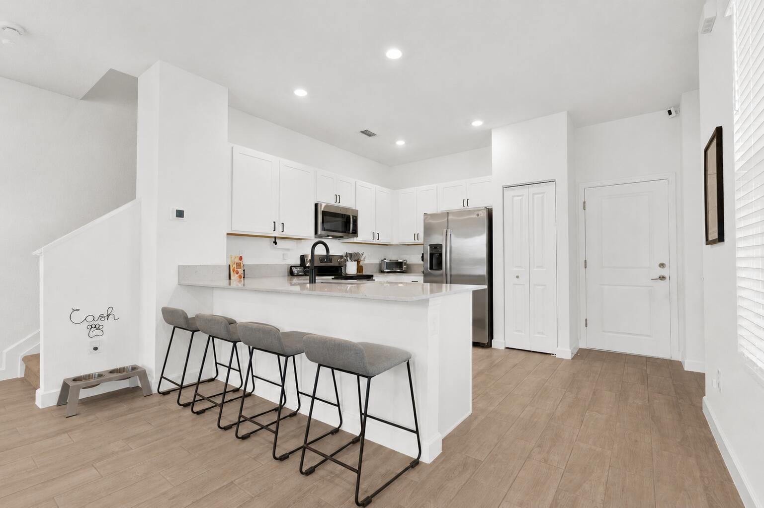 Building Photo - 4246 Lagoon Shore Dr