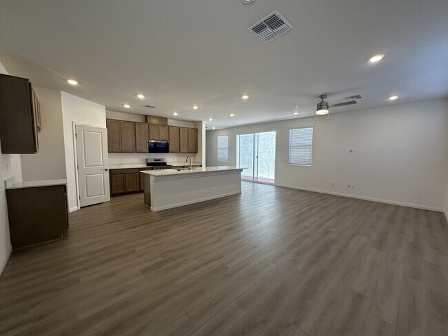 Building Photo - 6574 Tumoulin St