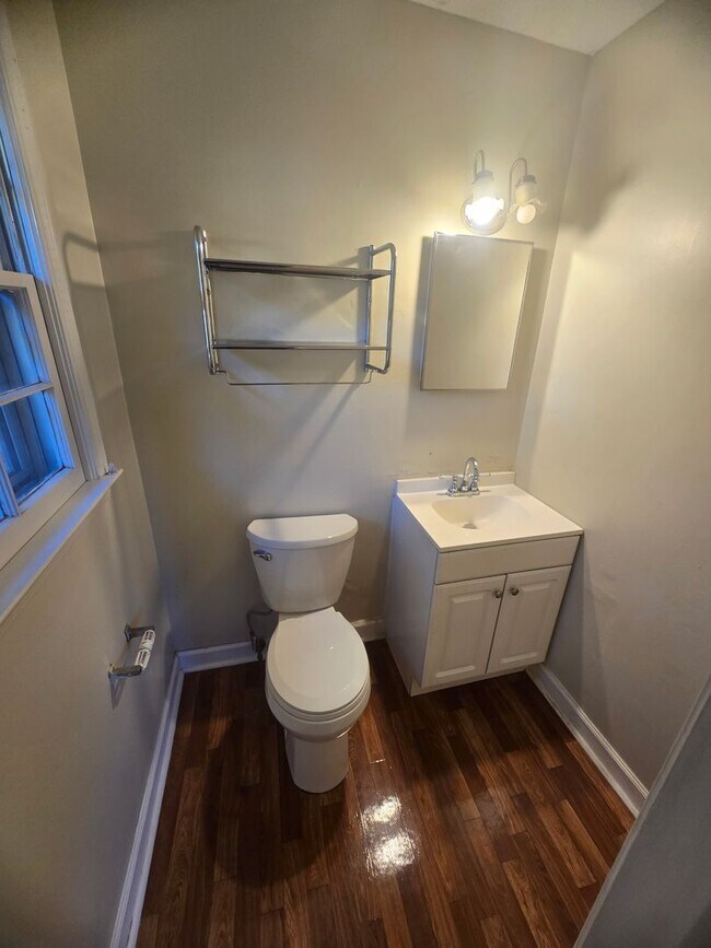 Building Photo - 3-bedroom, 2-bathroom brick home